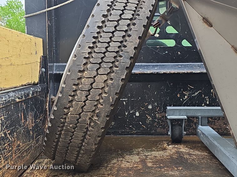 image for item DM1656 2010 Ford F550 Super Duty XL dump truck