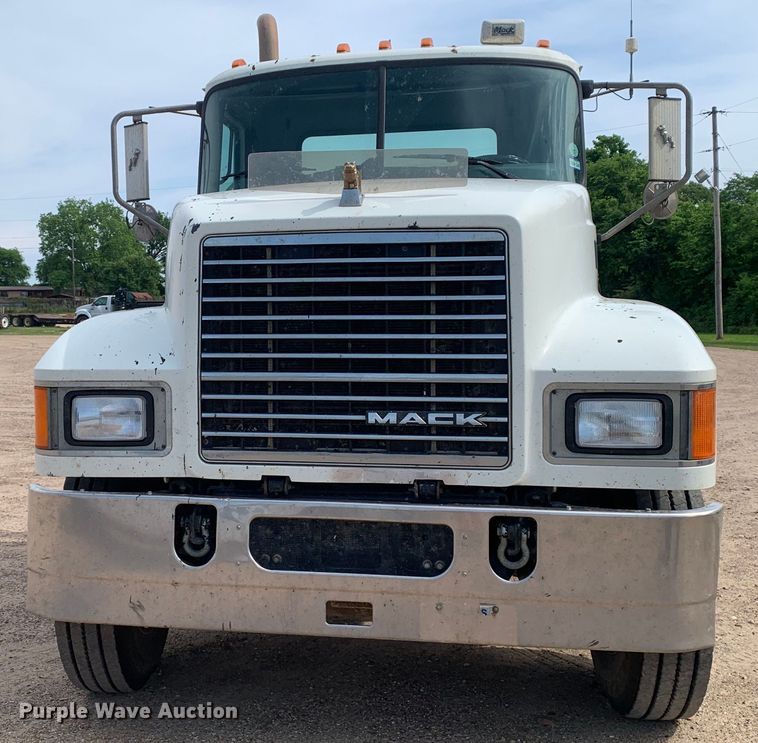 image for item DM7836 2014 Mack CHU613 semi truck