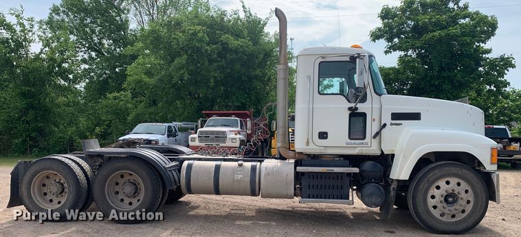 image for item DM7836 2014 Mack CHU613 semi truck