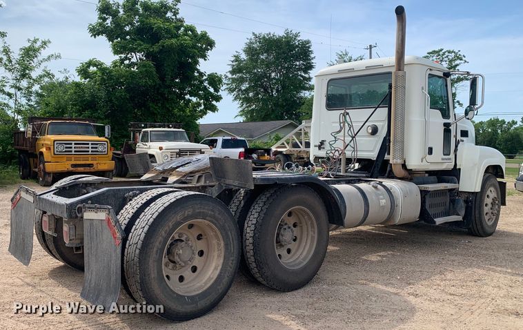 image for item DM7836 2014 Mack CHU613 semi truck