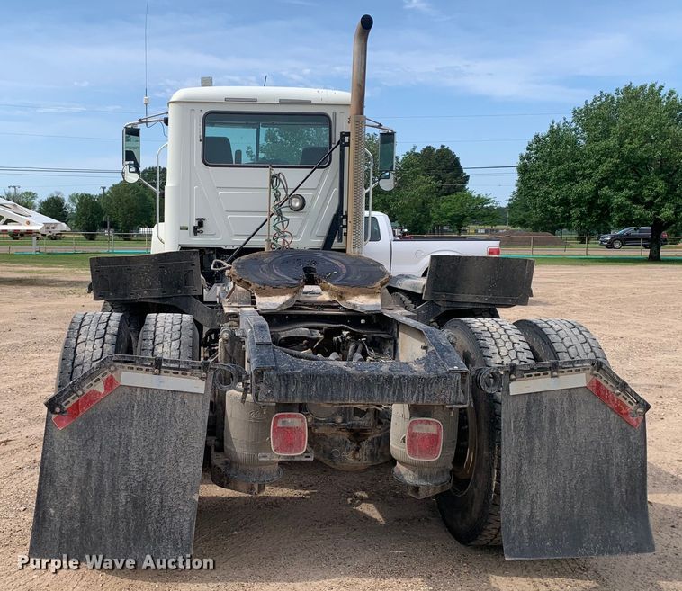 image for item DM7836 2014 Mack CHU613 semi truck