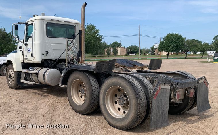 image for item DM7836 2014 Mack CHU613 semi truck