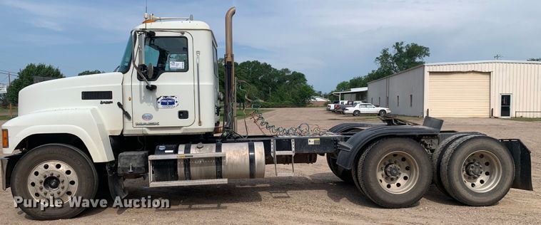 image for item DM7836 2014 Mack CHU613 semi truck