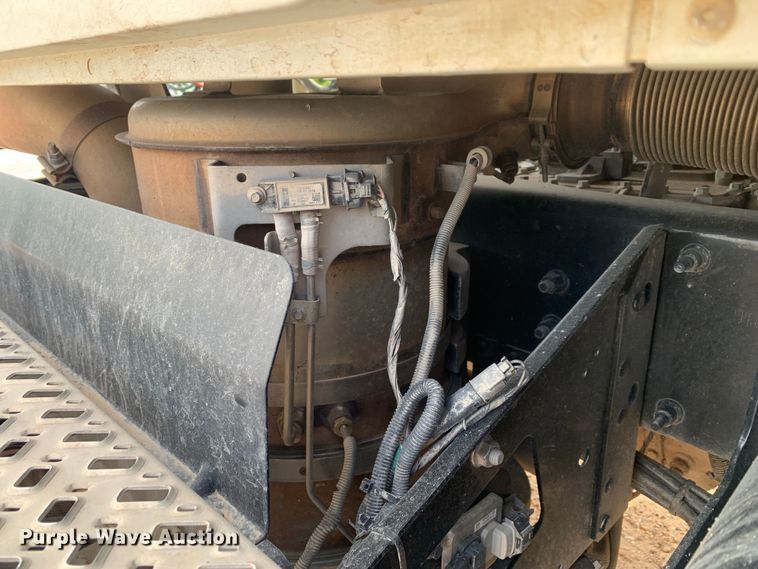 image for item DM7836 2014 Mack CHU613 semi truck