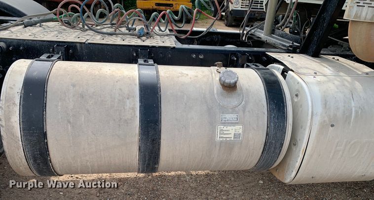 image for item DM7836 2014 Mack CHU613 semi truck