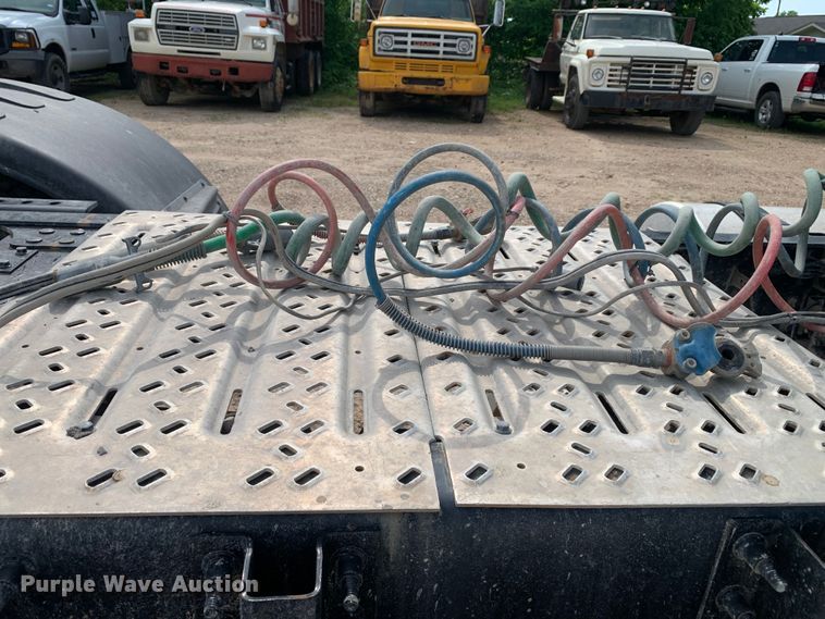 image for item DM7836 2014 Mack CHU613 semi truck