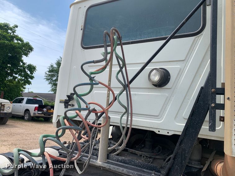 image for item DM7836 2014 Mack CHU613 semi truck