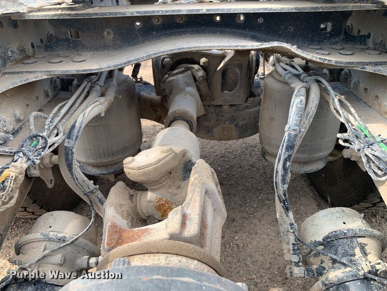 image for item DM7836 2014 Mack CHU613 semi truck