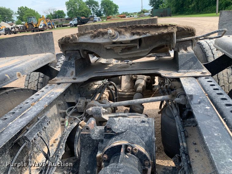 image for item DM7836 2014 Mack CHU613 semi truck