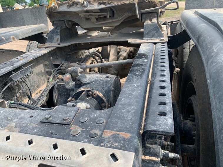 image for item DM7836 2014 Mack CHU613 semi truck