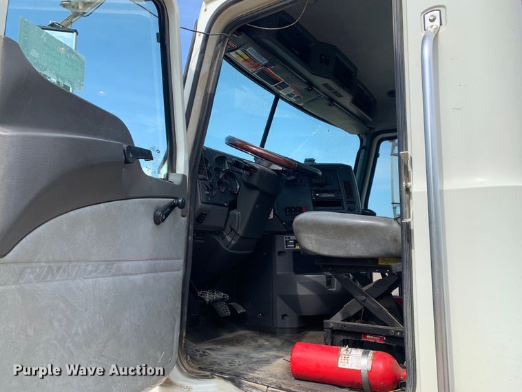 image for item DM7836 2014 Mack CHU613 semi truck