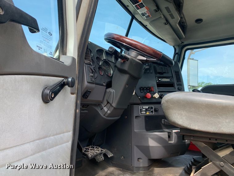 image for item DM7836 2014 Mack CHU613 semi truck