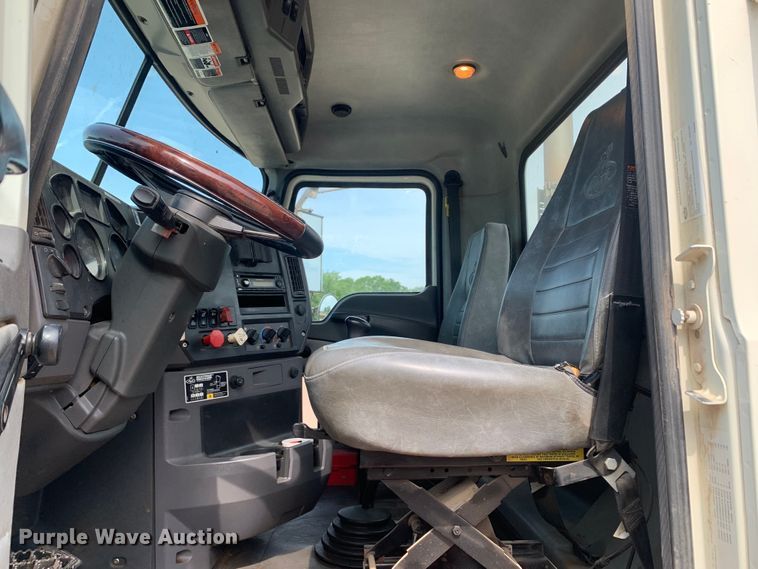 image for item DM7836 2014 Mack CHU613 semi truck