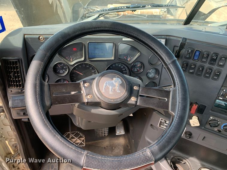 image for item DM7836 2014 Mack CHU613 semi truck