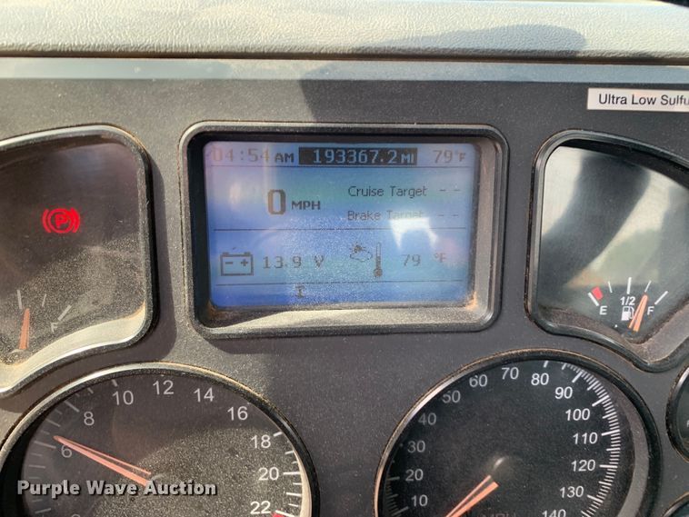 image for item DM7836 2014 Mack CHU613 semi truck