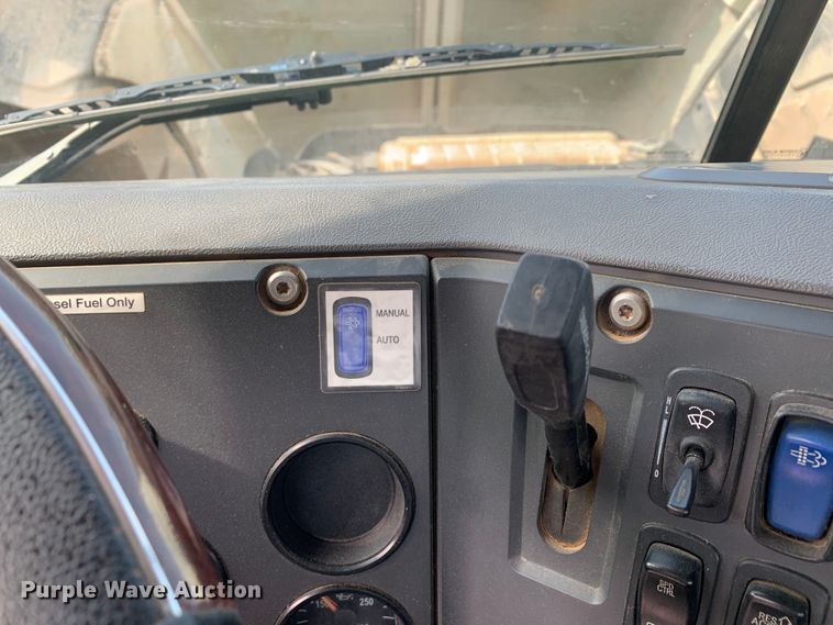 image for item DM7836 2014 Mack CHU613 semi truck