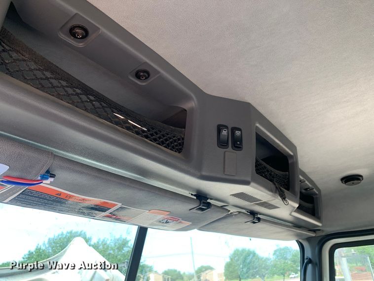 image for item DM7836 2014 Mack CHU613 semi truck