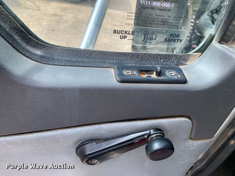 image for item DM7836 2014 Mack CHU613 semi truck