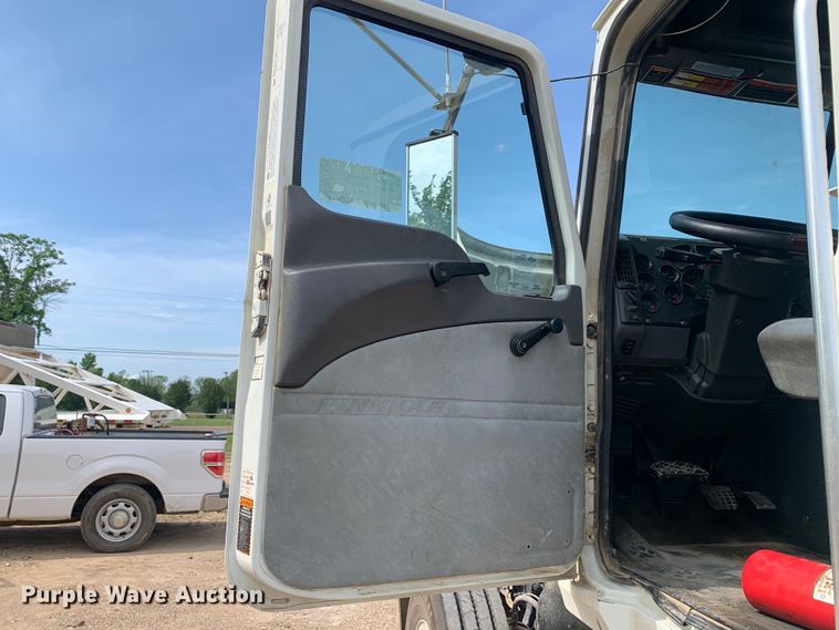 image for item DM7836 2014 Mack CHU613 semi truck