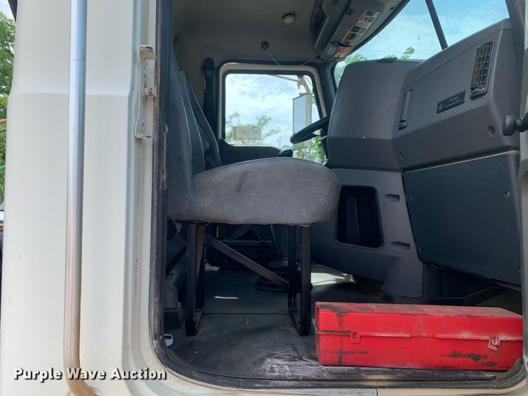 image for item DM7836 2014 Mack CHU613 semi truck