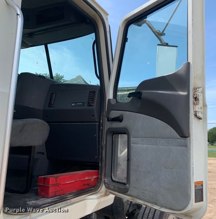 image for item DM7836 2014 Mack CHU613 semi truck