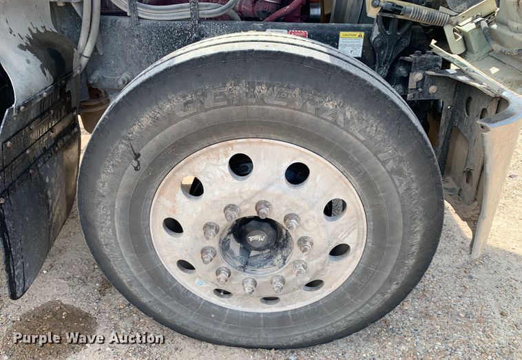 image for item DM7836 2014 Mack CHU613 semi truck