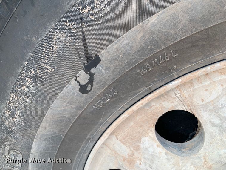 image for item DM7836 2014 Mack CHU613 semi truck