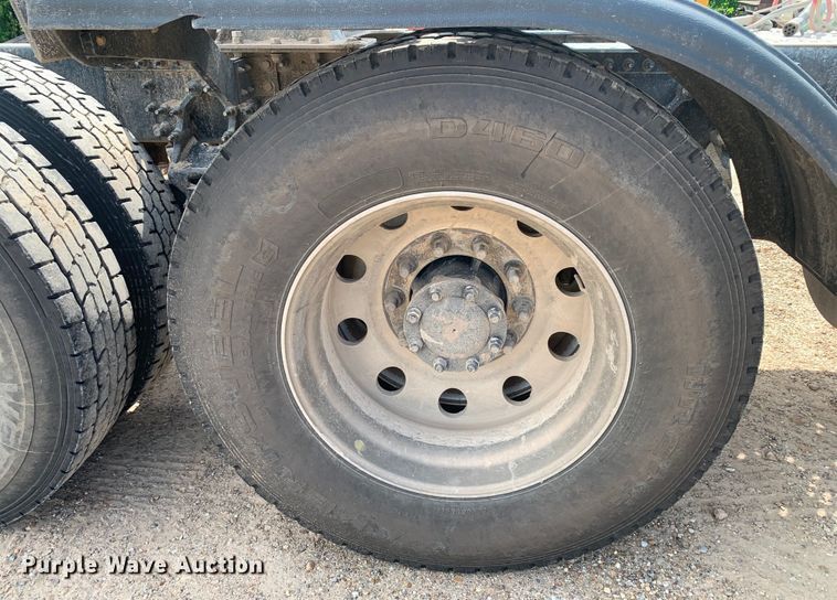 image for item DM7836 2014 Mack CHU613 semi truck