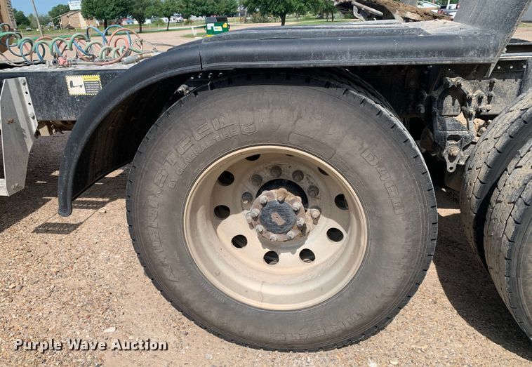 image for item DM7836 2014 Mack CHU613 semi truck