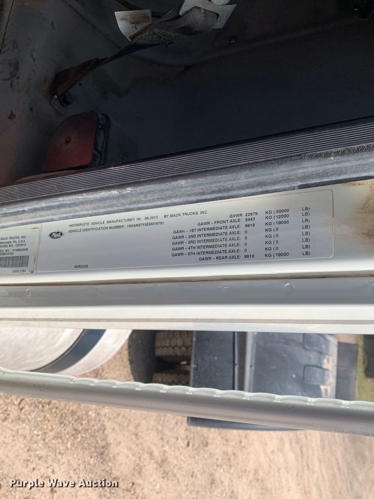 image for item DM7836 2014 Mack CHU613 semi truck