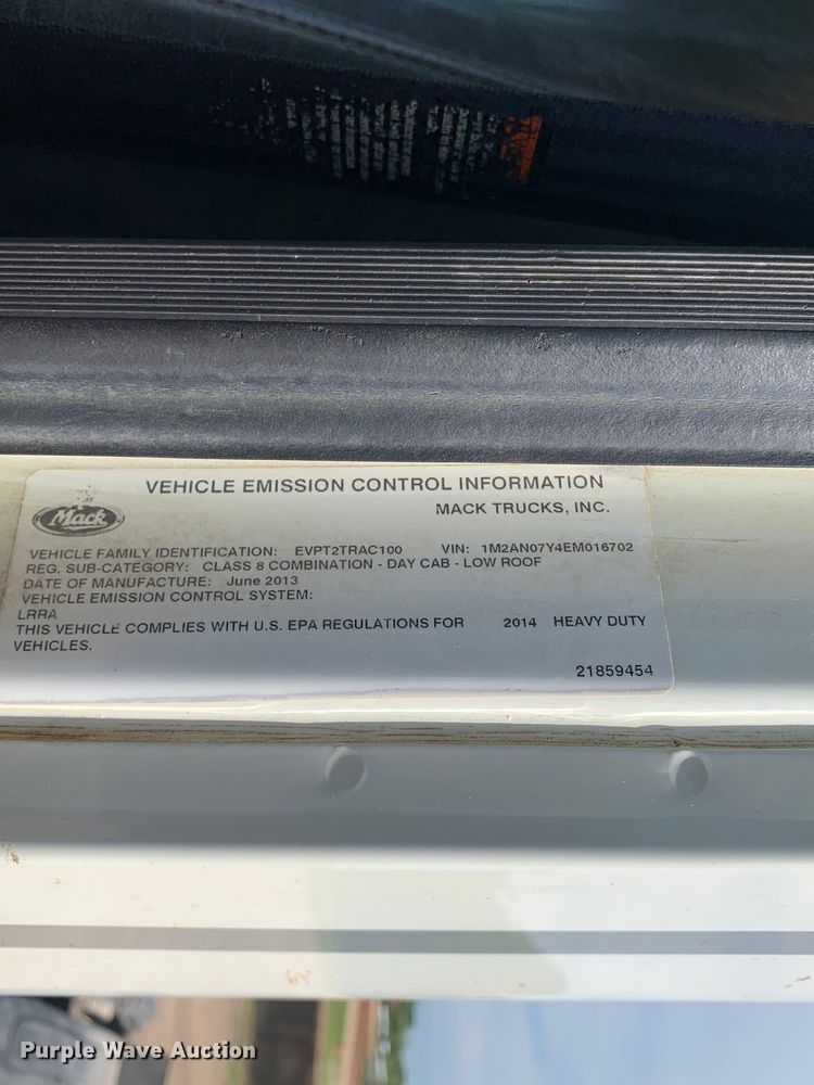 image for item DM7836 2014 Mack CHU613 semi truck