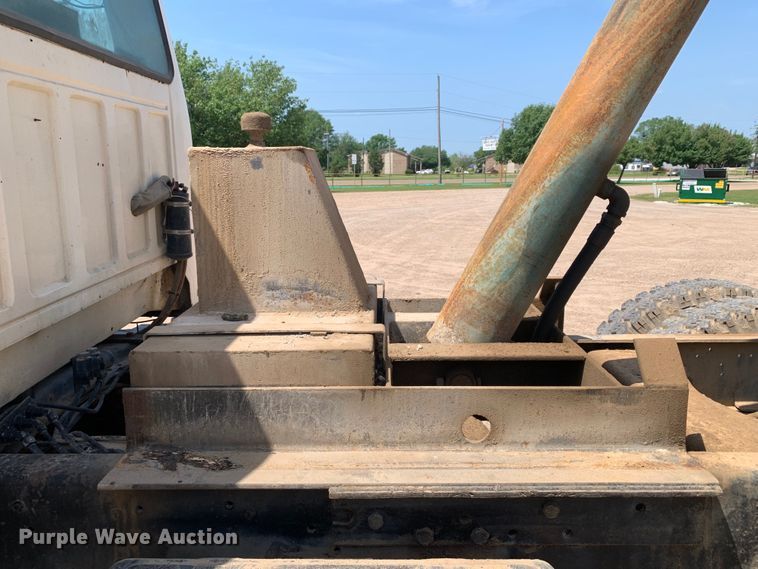 image for item DM7838 1986 Ford FT8000 dump truck