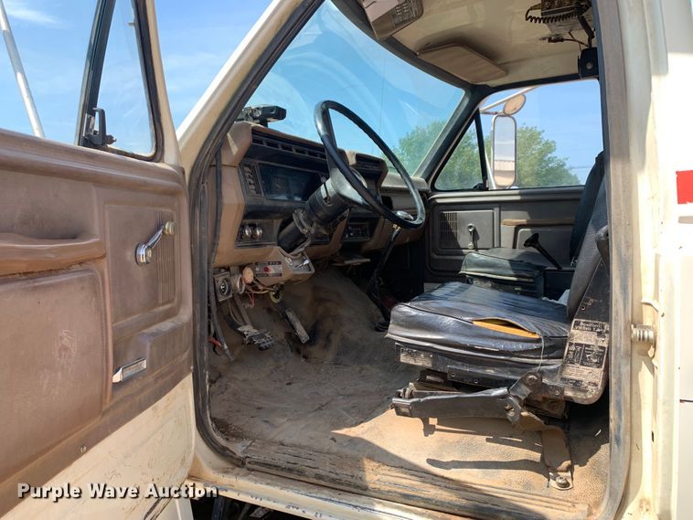 image for item DM7838 1986 Ford FT8000 dump truck