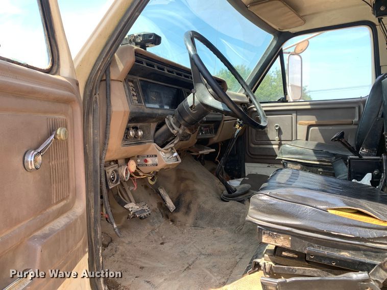 image for item DM7838 1986 Ford FT8000 dump truck