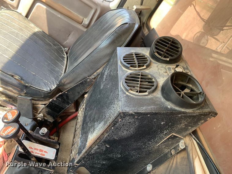 image for item DM7838 1986 Ford FT8000 dump truck