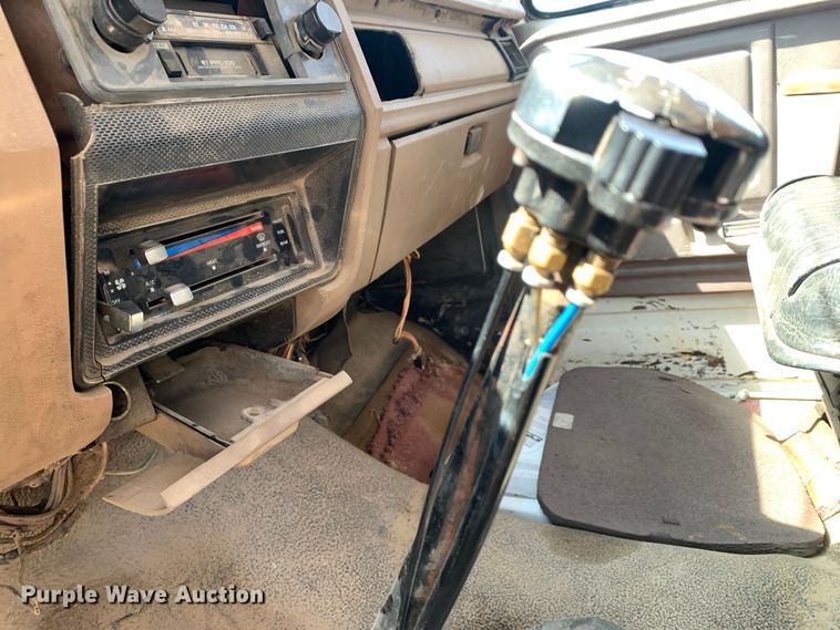 image for item DM7838 1986 Ford FT8000 dump truck