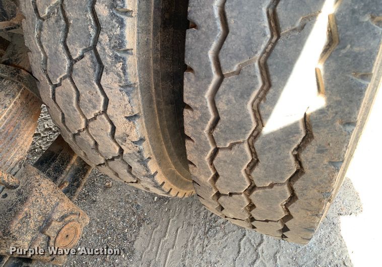 image for item DM7838 1986 Ford FT8000 dump truck