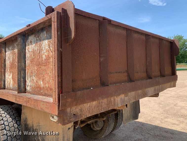 image for item DM7839 1986 GMC C6000 dump truck