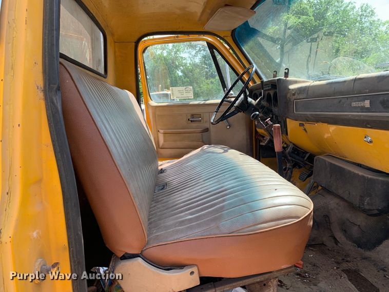 image for item DM7839 1986 GMC C6000 dump truck