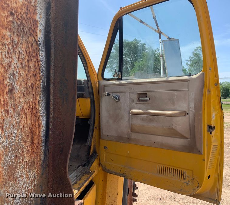 image for item DM7839 1986 GMC C6000 dump truck