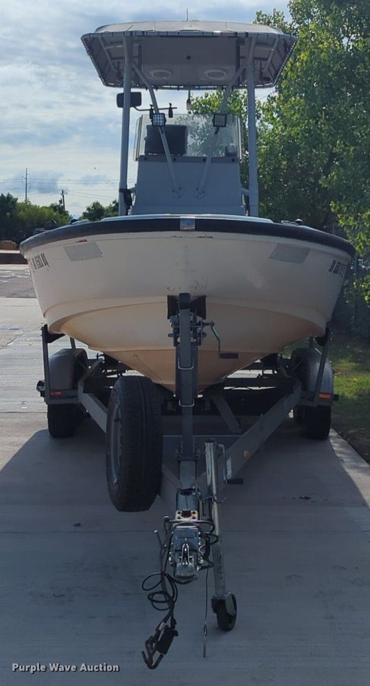image for item DN3854 2003 Boston Whaler boat