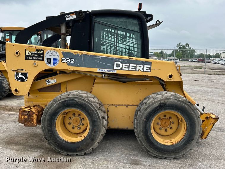 image for item DO1102 2006 John Deere 332 skid steer loader