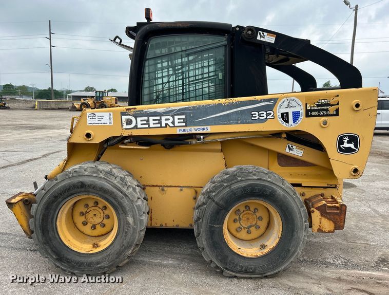 image for item DO1102 2006 John Deere 332 skid steer loader
