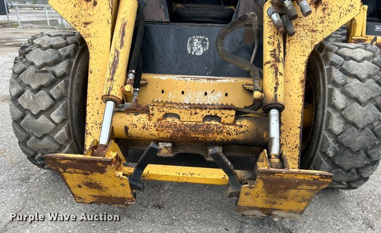 image for item DO1102 2006 John Deere 332 skid steer loader