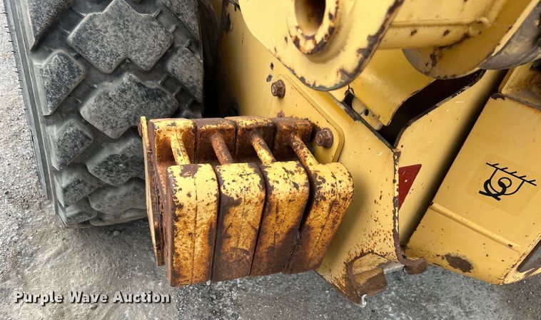 image for item DO1102 2006 John Deere 332 skid steer loader