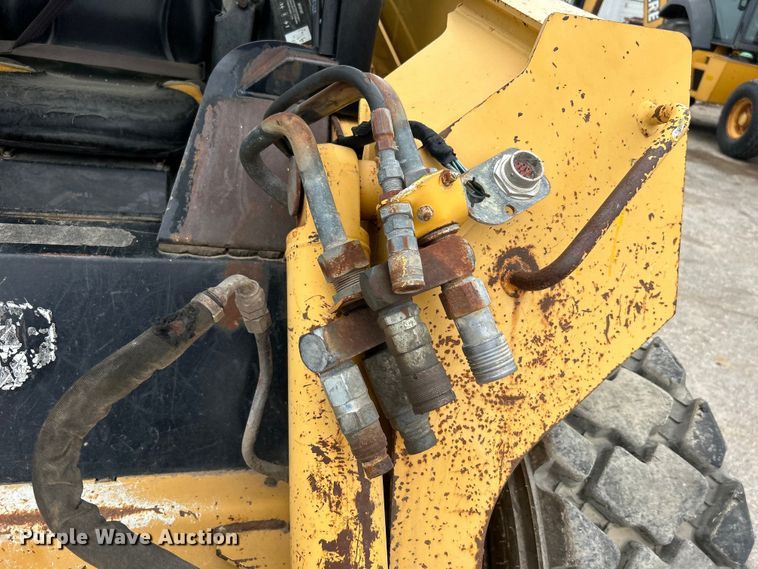 image for item DO1102 2006 John Deere 332 skid steer loader