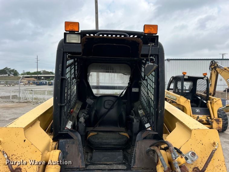 image for item DO1102 2006 John Deere 332 skid steer loader