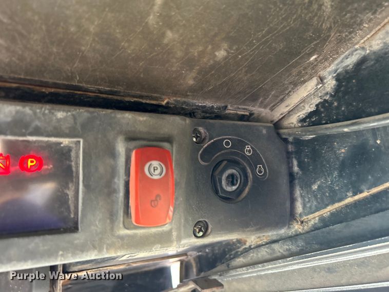 image for item DO1102 2006 John Deere 332 skid steer loader