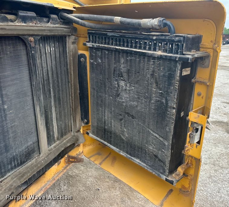 image for item DO1102 2006 John Deere 332 skid steer loader