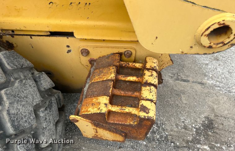 image for item DO1102 2006 John Deere 332 skid steer loader